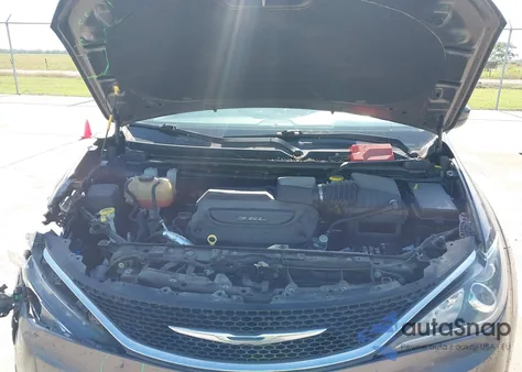 2018 Chrysler Pacifica Touring L from USA, damaged, VIN 2C4RC1BGXJR144032